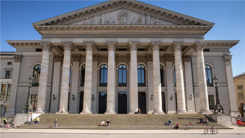 Dresscode oder Schlabberlook fürs Opernhaus? Die Bayerische Staatsoper verzichtet auf einen Dresscode. (Archivbild)