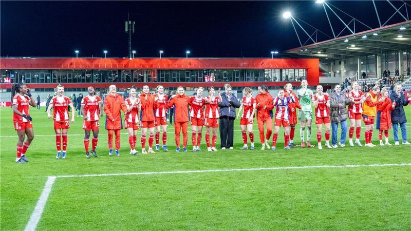Die Bayern-Fußballerinnen jubeln - wohl bald auch wieder als Meister.