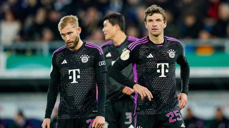 Bittere Bayern-„Pille“ vor Ligaduell gegen Borussia Dortmund Die Bayern-Profis Konrad Laimer, Min-jae Kim und Thomas Müller (l-r) wirken nach dem Spiel fassungslos.