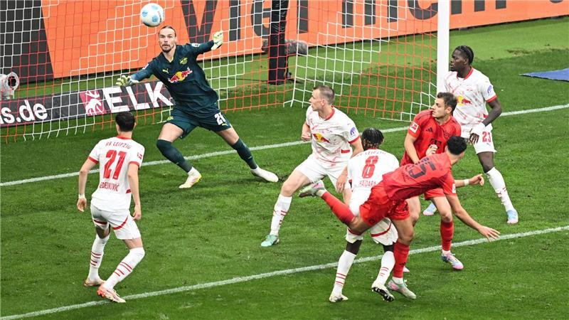 Last-Minute-Schock: Bayerns Meisterparty nach 3:3 verschoben Die Bayern kämpften sich in Leipzig wieder heran.