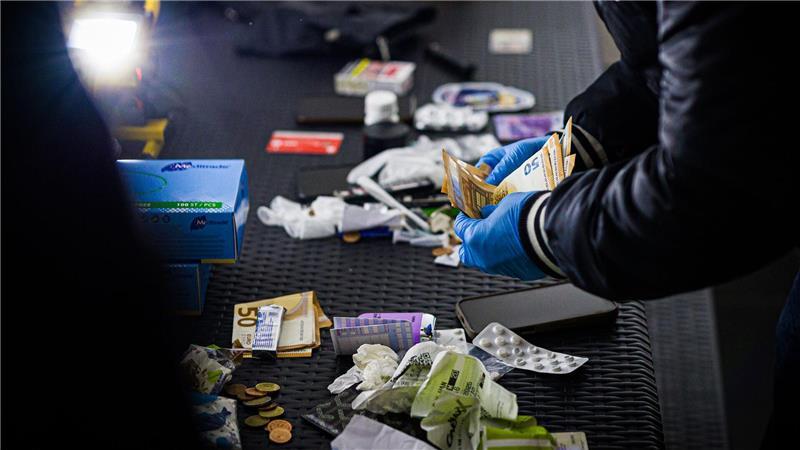 Bundespolizei kontrolliert an Hauptbahnhöfen Die Beamten führten auch Taschenkontrollen durch.