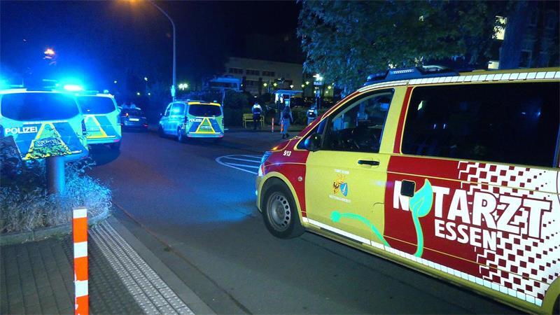 Streit am Rande einer Party: Ein Toter und mehrere Verletzte Die Beamten waren in der Nacht mit vielen Kräften vor Ort und sicherten Spuren.