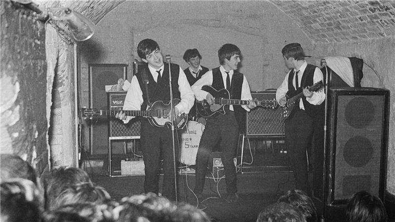 Die Beatles bei einem Auftritt im Cavern Club in Liverpool im August 1962.