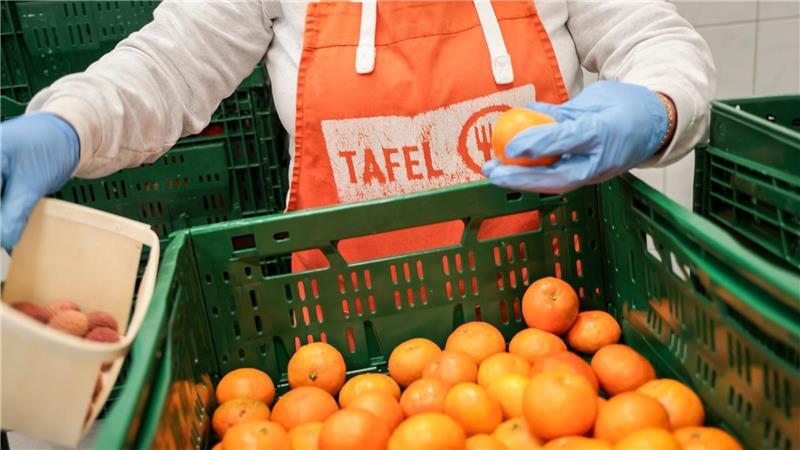 Die Bedürftigen konnten auch frisches Obst mit nach Hause nehmen. 