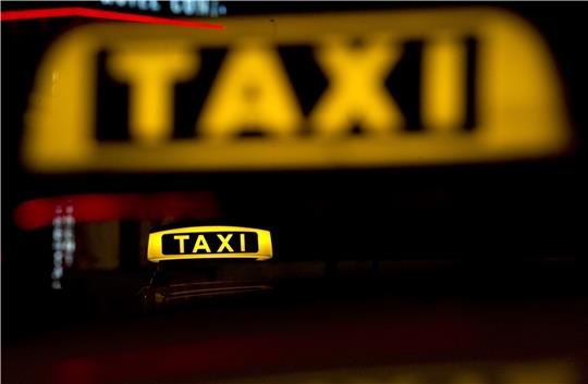 Die Beförderung erfolgt beim AST durch lokale Taxiunternehmer.