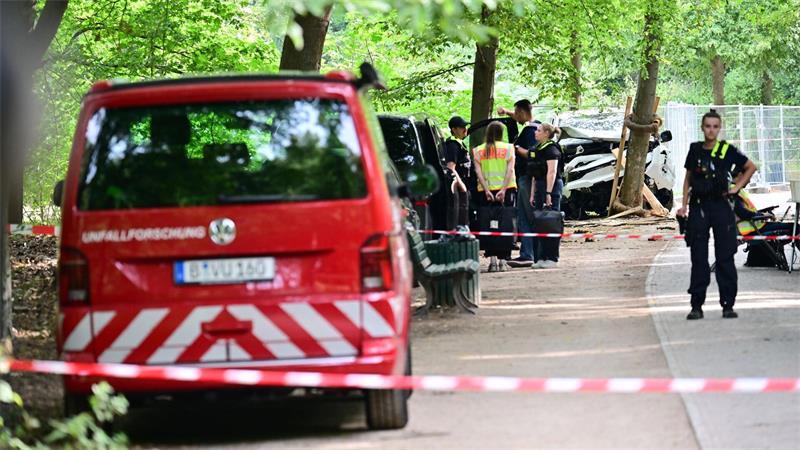 Der CSD-Angriff - eine Tat mit politischen Folgen Die Behörden schrieben einen 21-jährigen Verdächtigen zur Fahndung aus.