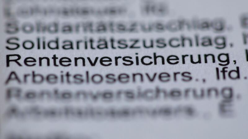 Sozialabgaben für Gutverdiener sollen steigen Die Beitragsbemessungsgrenze in der Rentenversicherung liegt aktuell bei 7550 Euro im Westen und 7450 Euro im Osten - künftig soll sie deutlich steigen auf 8050 Euro im Monat. (Symbolbild)