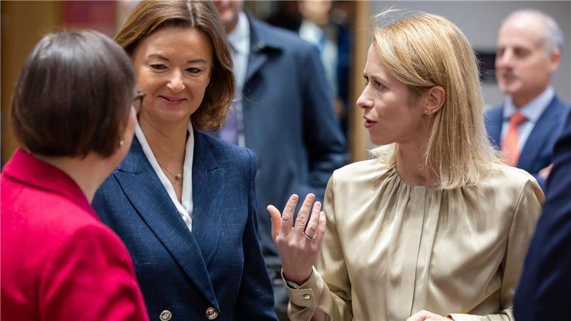 Die Beratungen von EU-Chefdiplomatin Kaja Kallas (r) mit den Außenministerinnen und Außenministern sollten eigentlich vertraulich sein. (Archivbild)