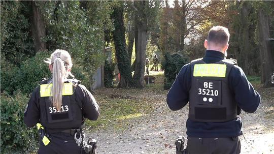 Die Berliner Polizei sucht in Brandenburg nach Tatspuren und Beweismitteln im Fall Rebecca. 