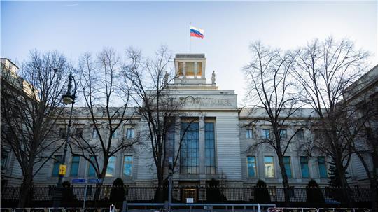 Die Beschuldigte soll Kontakt in die russische Botschaft unterhalten haben. 