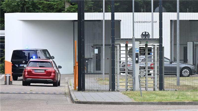Die Beschuldigten sollen am Mittwoch in Karlsruhe vorgeführt werden.