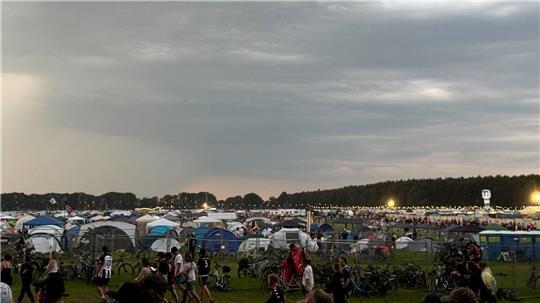 Die Besucherinnen und Besucher mussten das Festivalgelände am Sonntagabend zwischenzeitlich verlassen.