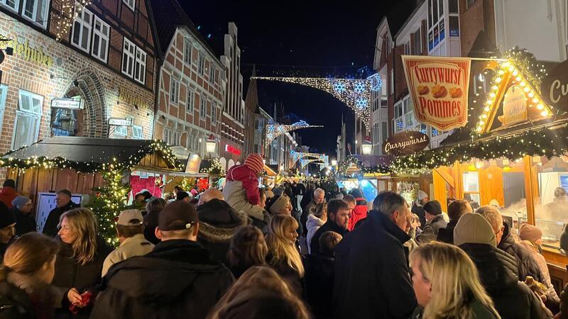 Die Besucherzahlen beim Buxtehuder Weihnachtsmarkt sind wohl leicht gestiegen.
