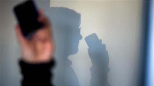 Die Betrüger setzen ihre Opfer telefonisch unter Druck.