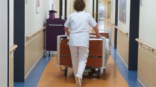 Die Bettenauslastung in Hamburger Kliniken lag 2025 bei 76,2 Prozent. (Archivbild)