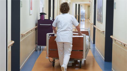 Die Bettenauslastung in Schleswig-Holsteins Kliniken lag 2025 bei 74,1 Prozent. (Archivbild)