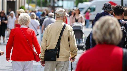 Die Bevölkerungszahl in Deutschland soll laut einer Studie bis zum Jahr 2040 minimal zulegen.