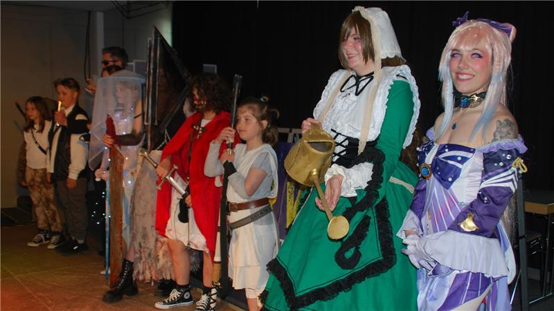 Die Bewerber des Cosplay-Wettbewerbs in Apensen.