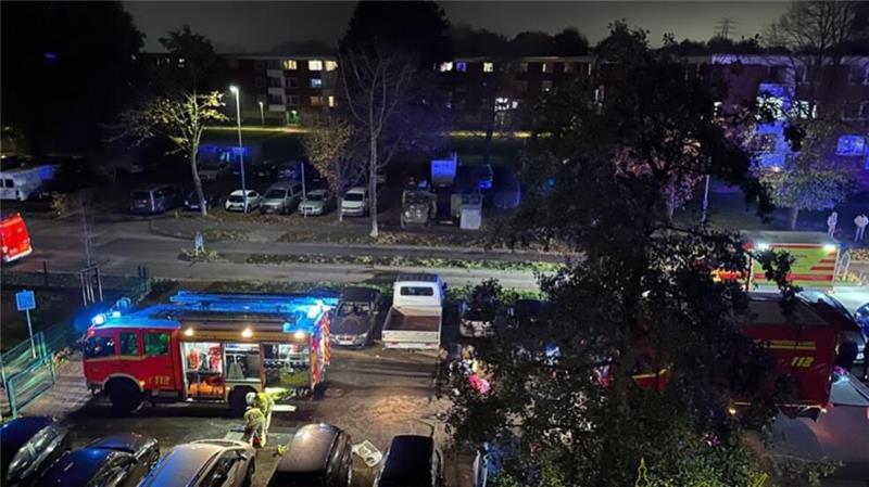 Die Bewohner konnten das brennende Haus gerade noch rechtzeitig verlassen.