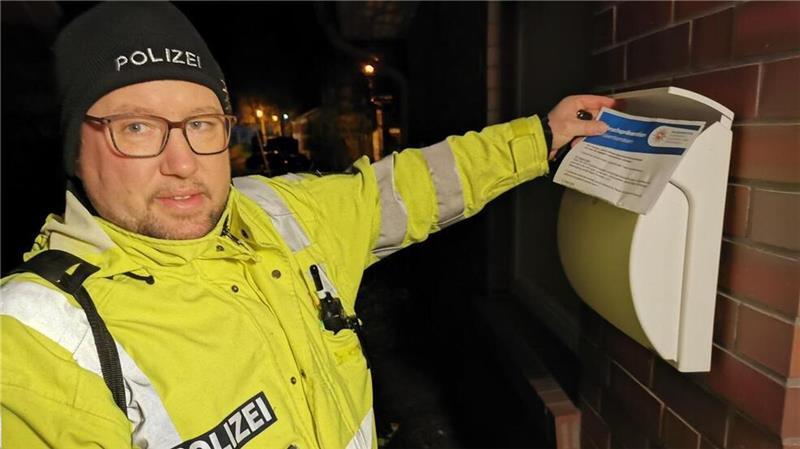 Das macht die Polizei hier an zahlreichen Briefkästen Die Bewohner von Häusern, bei denen mehr für den Einbruchschutz getan werden könnte, erhalten von Daniel Schönig einen entsprechenden Zettel.