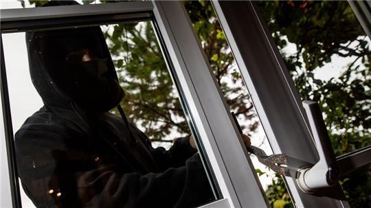 Die Bewohnerin konnte aus Angst zwei Wochen nicht in ihrer Wohnung übernachten. (Archivbild)