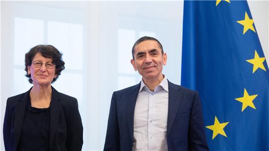 Die Biontech-Gründer Özlem Türeci und Ugur Sahin erhalten den Deutschen Nationalpreis 2025. (Archivbild)