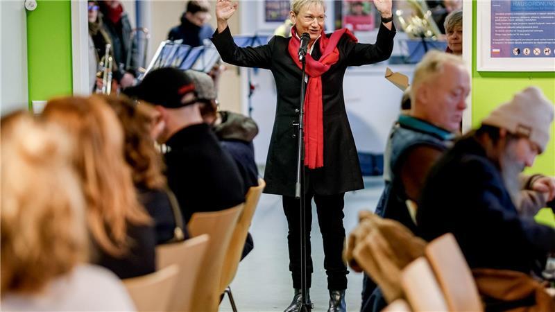 Die Bischöfin und EKD-Ratsvorsitzende kam schon zum 15. Mal an Heiligabend mit Obdachlosen zum Gottesdienst zusammen.