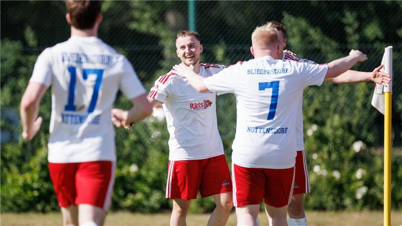 Sieg im Topspiel: Bliedersdorf bleibt auf Titelkurs Die Bliedersdorfer haben das Spitzenspiel gewonnen und die Tabellenspitze verteidigt.