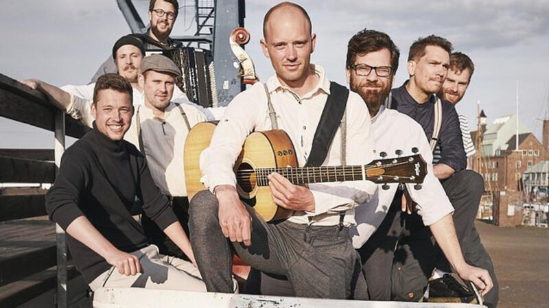 See-Sehnsucht: Rostocker Küstenjungs singen Shantys im Garten Die Blowboys bringen herben Ostsee-Charme und fein abgestimmten Gesang mit zu ihrem Open-Air-Konzert in Oldendorf.