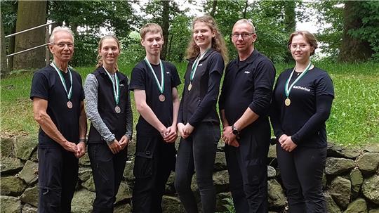 Die Bogengruppe aus Wiepenkathen (von links): Wilfried Hoeft, Laura Detje, Raik Seidel, Juline Seidel, Holger Echternkamp und Katharina Saager.