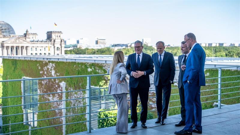 „Die Botschaft an Russland lautet: Die Ukraine bleibt stark“, sagte Bundeskanzler Friedrich Merz beim Gipfeltreffen von Deutschland, Frankreich, Großbritannien, Italien und Polen - der sogenannten E5 - in Berlin. 