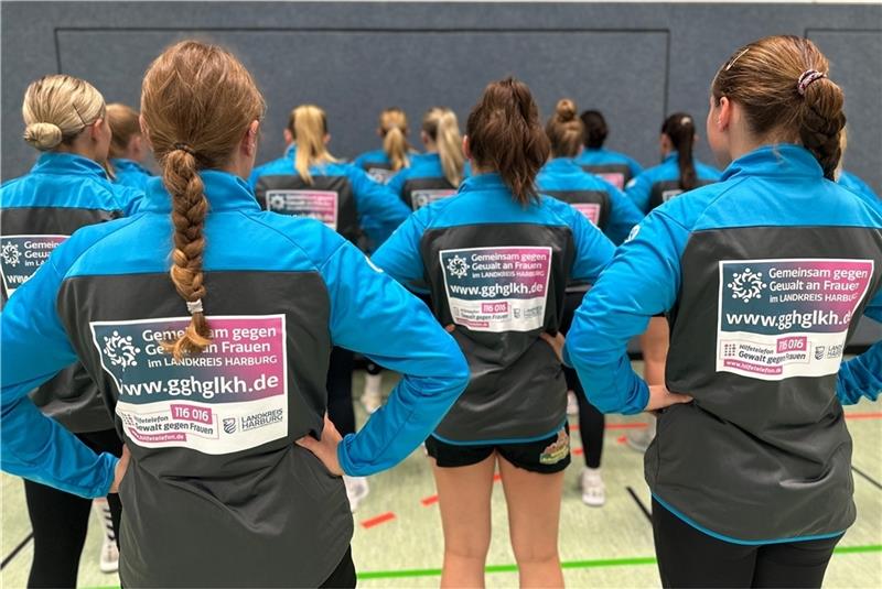 Die Botschaft steht auf den Trainingsjacken. Foto: Verein (nomo)