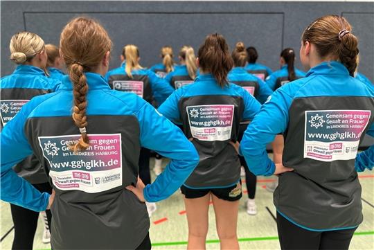 Die Botschaft steht auf den Trainingsjacken. Foto: Verein (nomo)