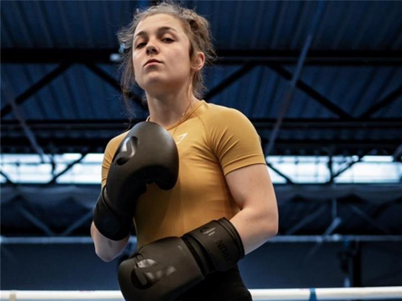 Die Boxerin Lena Büchner aus Assel möchte bei der EM in Italien eine Medaille erkämpfen.