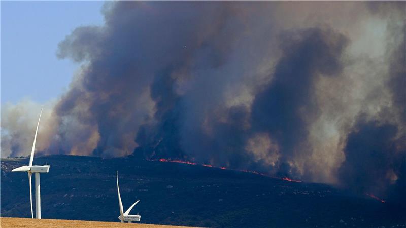 Die Brände bei Tarifa konnten auch am Folgetag zunächst noch nicht alle gelöscht werden.