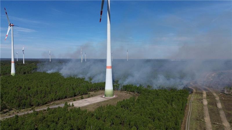 Feuerwehren kämpfen gegen etliche Waldbrände Die Brände in Jüterbog werden von Trockenheit begünstigt