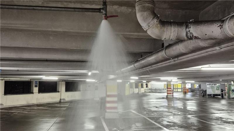 Die Brandmeldeanlage löste im Stader Kaufland-Parkhaus aus.