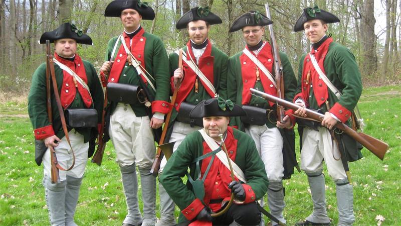 „Barockes Leben“ im Schloss Agathenburg: Wie Menschen 1776 lebten Die Braunschweiger Jäger zogen 1776 auf dem Weg von Wolfenbüttel nach Stade am Schloss vorbei.