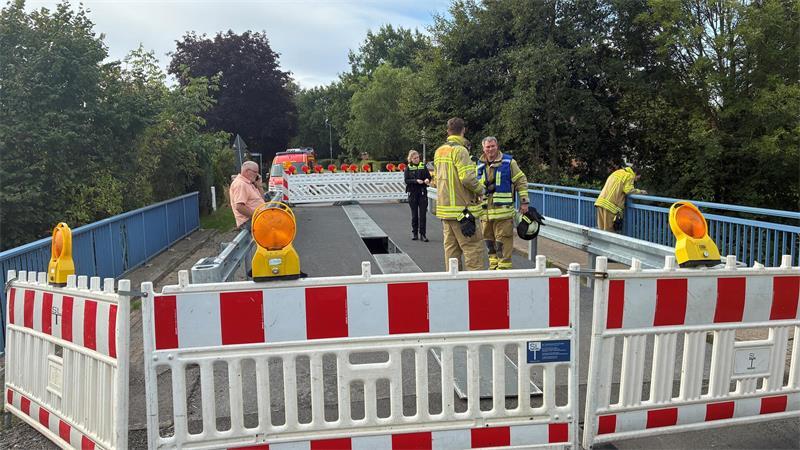 Die Brücke im Verlauf der Flethstraße wurde voll gesperrt.