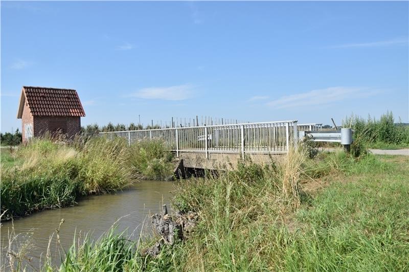 Die Brücke in Guderhandviertel wird vor allem von Obstbauern und Spaziergängern genutzt. Foto: Battmer