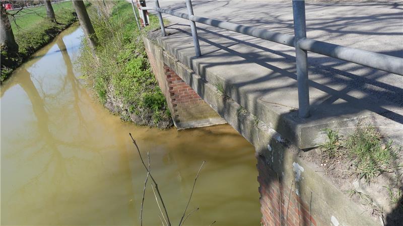 Die Brücke in der Johann-Grodtmann-Straße muss dringend saniert werden.