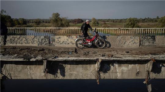Die Brücken über den Fluss Oskil bei Kupjansk sind nach dreieinhalb Jahren Krieg weitgehend zerstört. (Archivbild)
