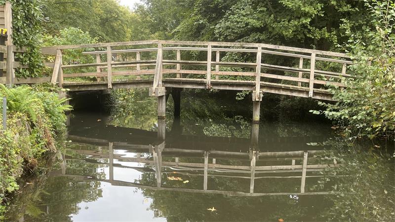 Sanierungsstau: Hälfte der Brücken in Buxtehude in bedenklichem Zustand Die Brücken über den Viver an der Viverstraße ist eine mit dem meisten Fußgängeraufkommen. Über sie ist das Stackmann-Parkhaus zu erreichen.