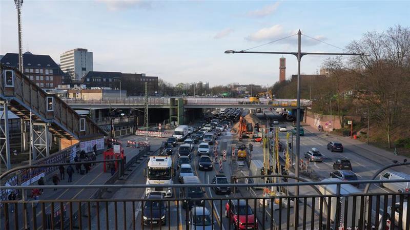 Die Brückenbauarbeiten am Berliner Tor in Hamburg erfordern die mehrtägige Vollsperrung der Bürgerweide und des Berlinertordamms.