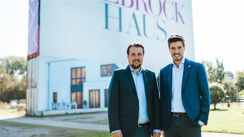 Wegen der AfD: Viebrockhaus distanziert sich von Tesla und Elon Musk Die Brüder Dirk und Lars Viebrock leiten gemeinsam das Unternehmen Viebrockhaus.