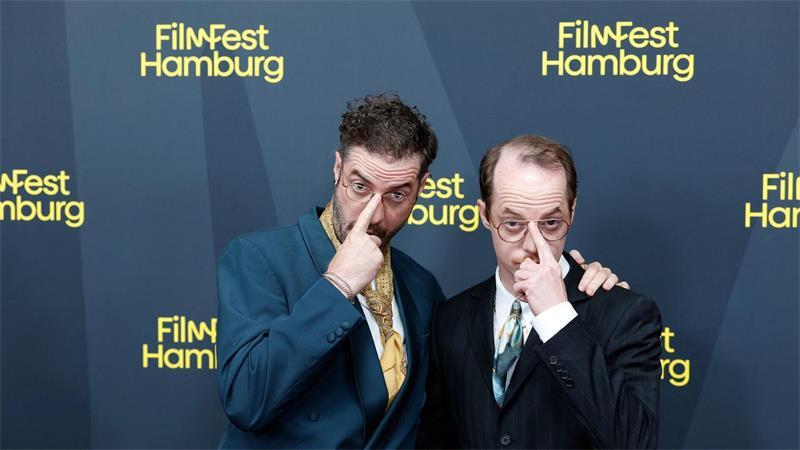 Die Brüder Fridolin (l) und Merlin Sandmeyer (r) auf der Eröffnung des 34. Filmfestes Hamburg. 
