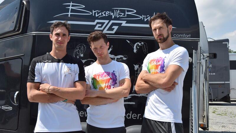 Die Brüsewitz-Brüder, ab jetzt nur noch als Showteam gemeinsam unterwegs: Thomas Brüsewitz, Jannik Heiland und Viktor Brüsewitz (von links).