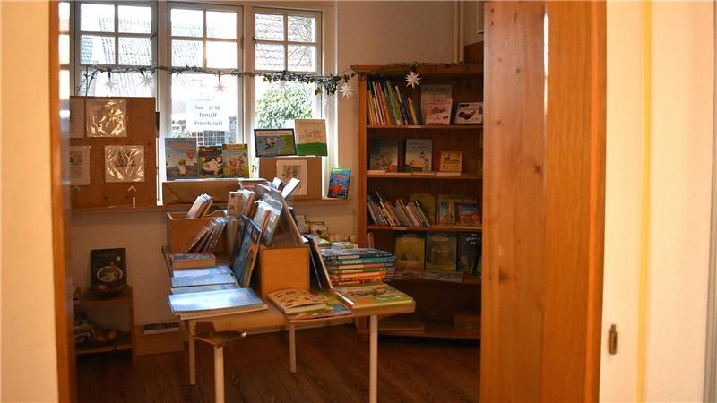 In Freiburg bestimmt eine Hündin den Spitznamen des Buchcafés Sabine Koopmanns Bücherladen.
