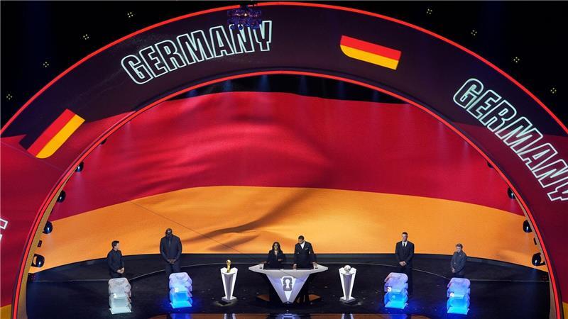 Häkchen auf Nagelsmanns WM-Wunschzettel nach Trump-Wirbel Die Bühne bei der WM-Auslosung leuchtet in den deutschen Farben.