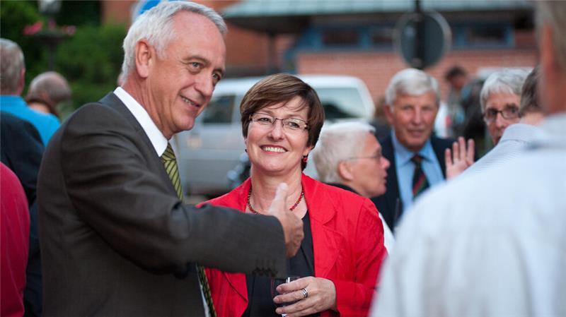 Buxtehudes Bürgermeisterin: „Der Ton wird rauer“ Die Bürgermeisterin mit ihrem Vorgänger am Wahlabend 2014: Katja Oldenburg-Schmidt und Jürgen Badur.